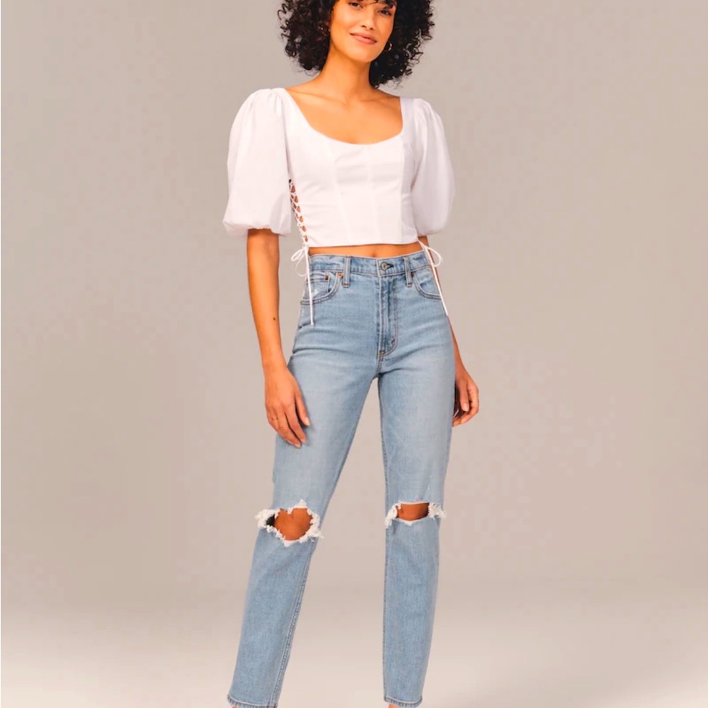 NWT Abercrombie and Fitch the Mom high rise straight leg jeans size 28/6